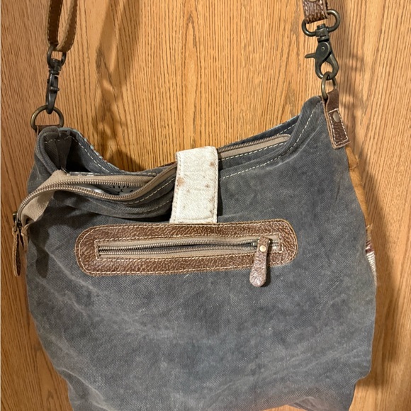 Rustic Patterned Shoulder Bag - Picture 2 of 2